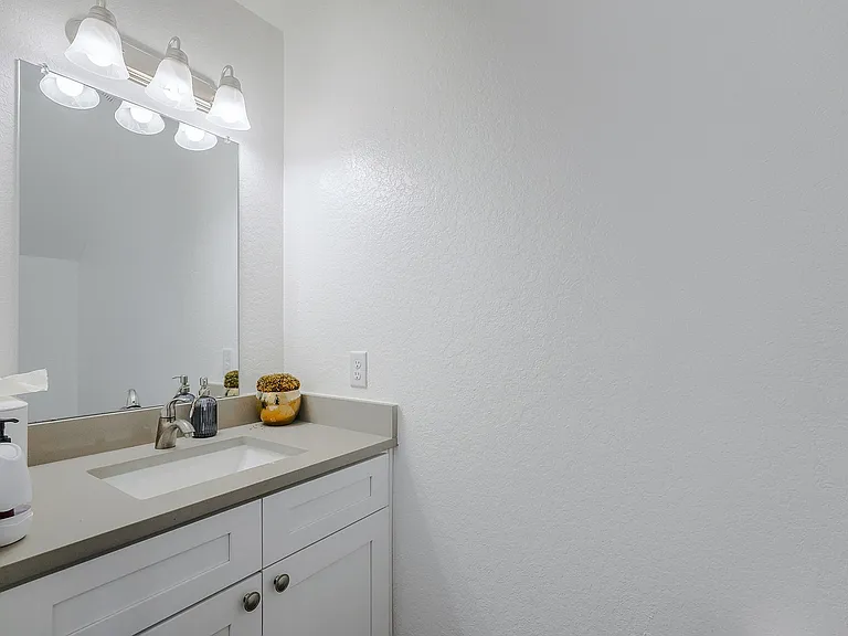 Belcara Luxury Townhomes Bathroom