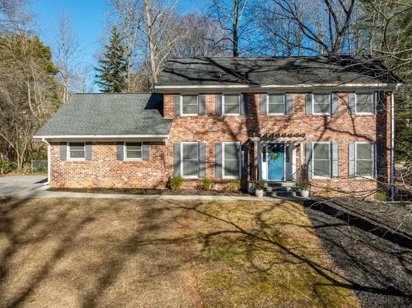 1499 Kings Down Cir, Atlanta, GA 30338