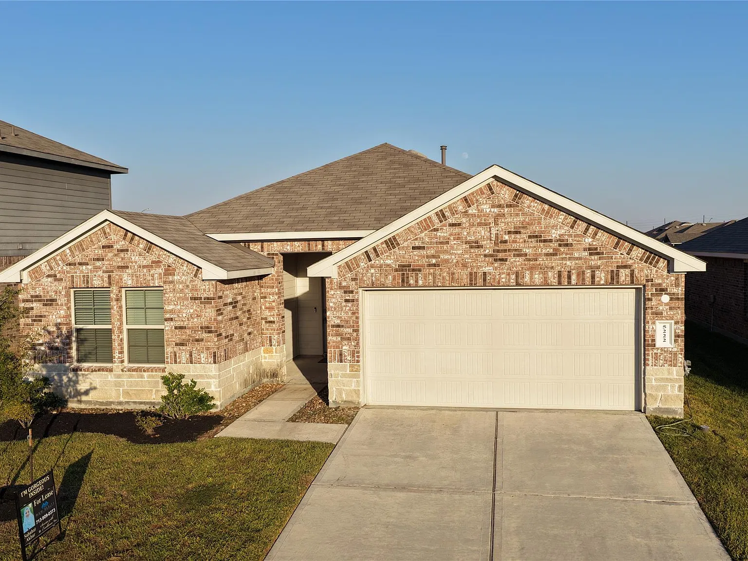 4 bed, 2.0 bath, 1736 sqft, $2,050 — Photo 1