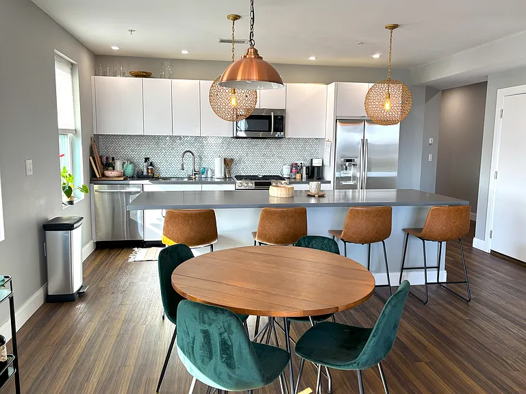 408 E 8th St #3 — Photo 3