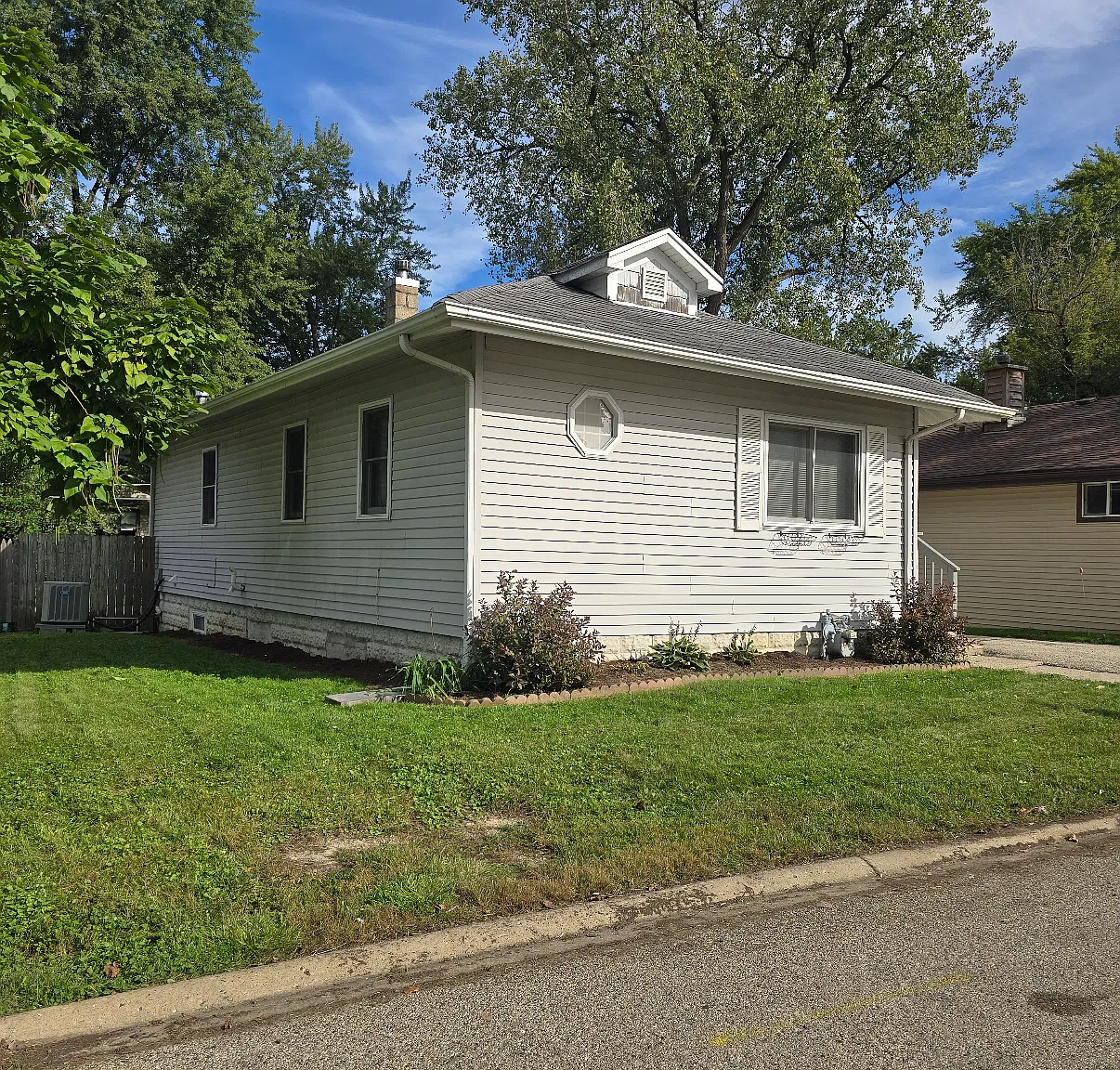 2 bed, 1080 sqft, $2,000 — Photo 2