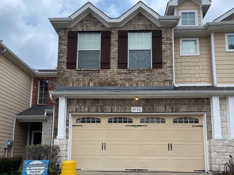 8732 Manhattan Ave — Photo 2
