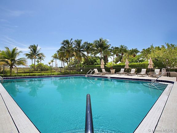 3rd image of 1623 Collins Ave APT 811