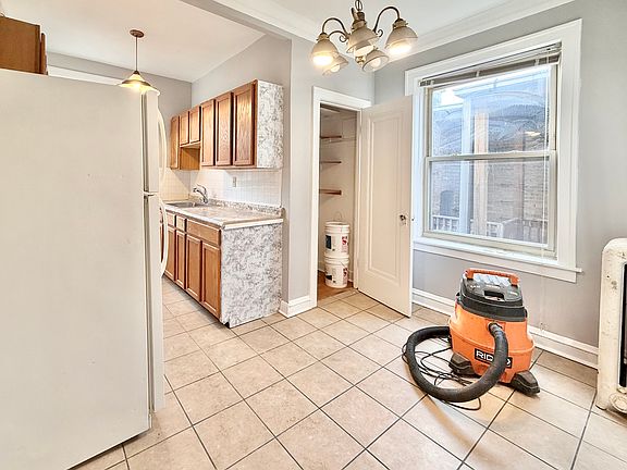 5th image of 2200 W Rosemont Ave #3