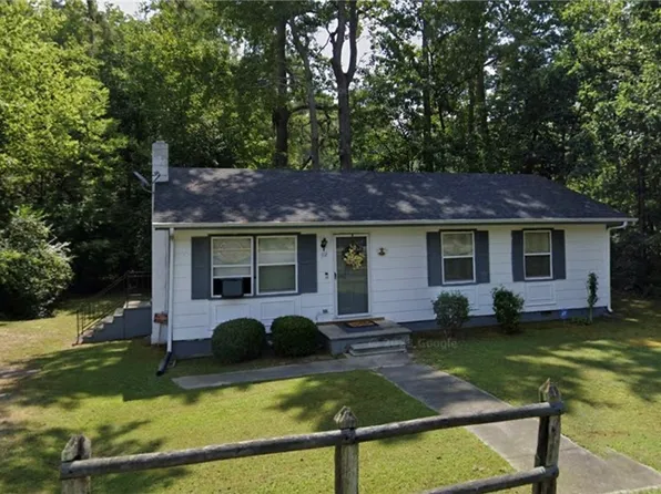 312 Sullivan St, Blackstone, VA 23824