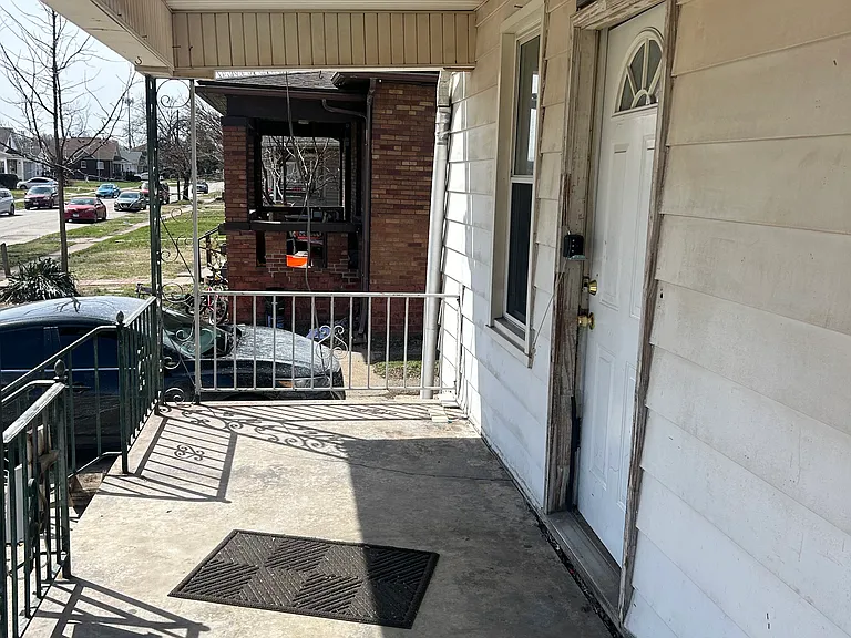 2345 Iowa St — Photo 46