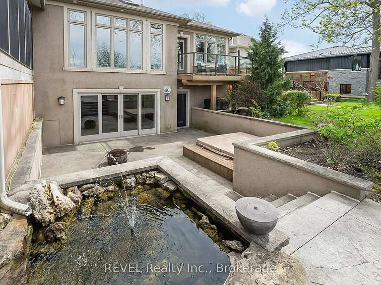 661 Clarence St — Photo 43
