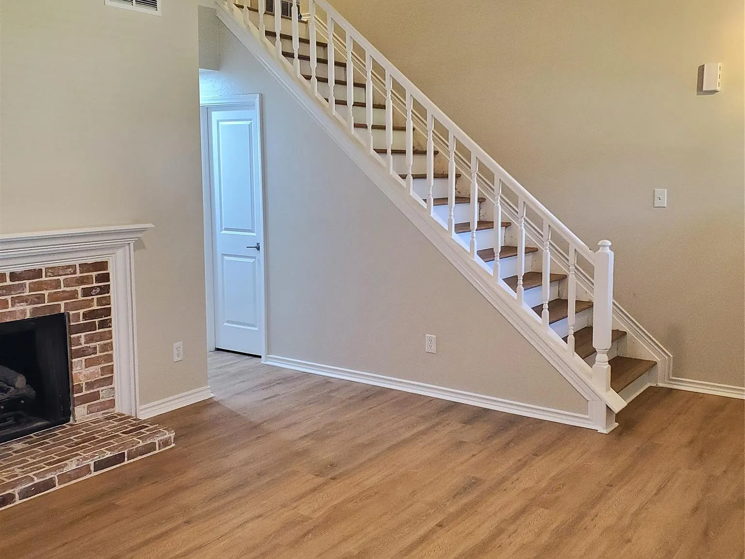 3 bed, 2.5 bath, 1612 sqft, $2,200 — Photo 4