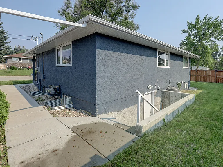 4 Trafford Pl NW #R — Photo 22