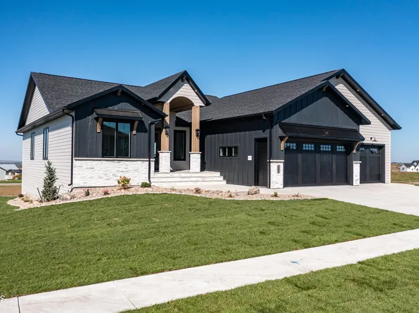 4004 McLintock Dr, Bismarck, ND 58503