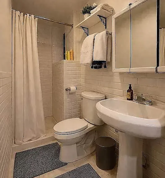 267 E 10th St #5D — Photo 4