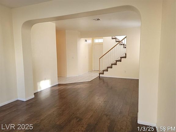 5th image of 1008 Washington Oaks St