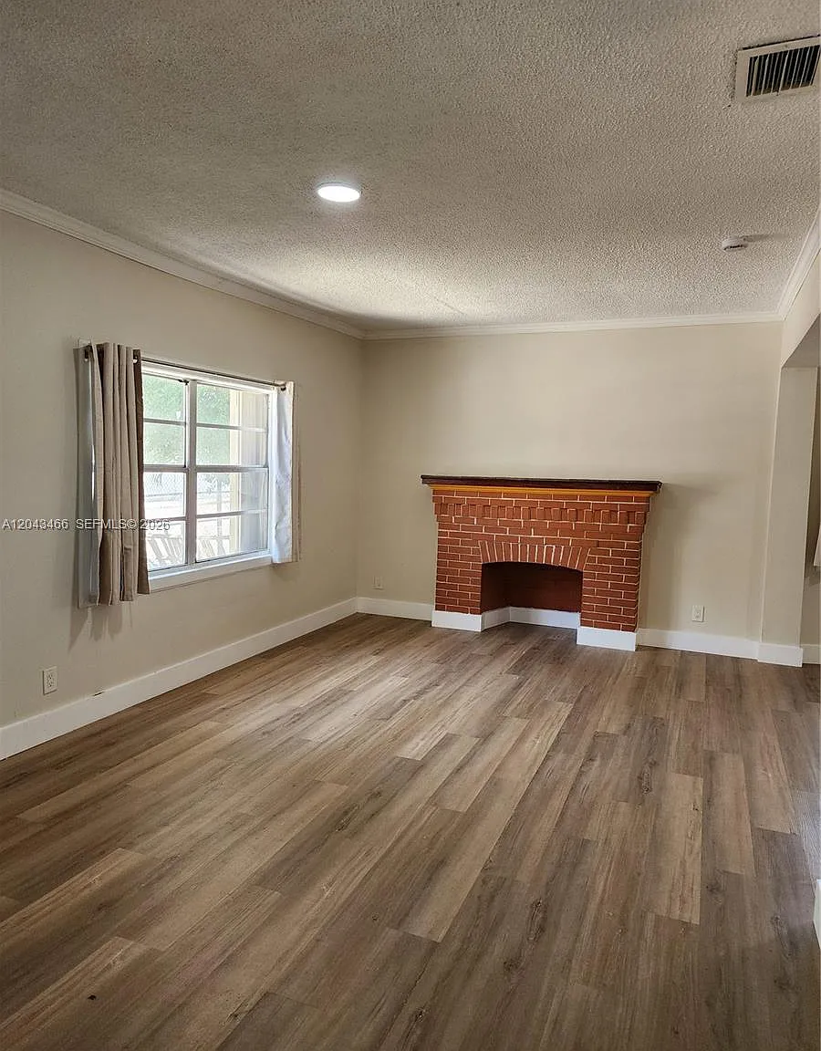 103 NW 35th St — Photo 3
