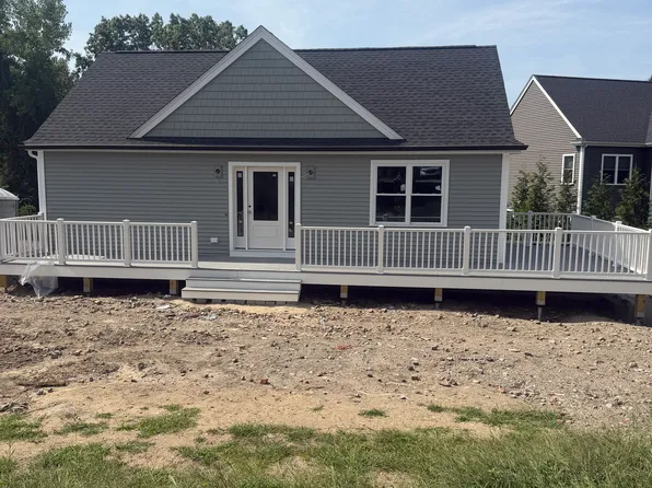 114 Beach St, Foxboro, MA 02035