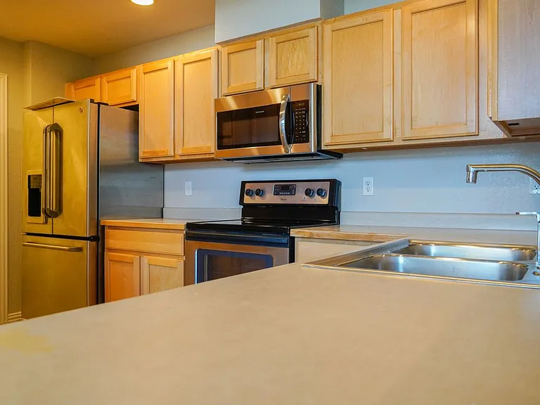 640 S Yarrow St — Photo 5