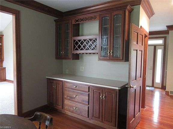 4th image of 441 Findlay Ave