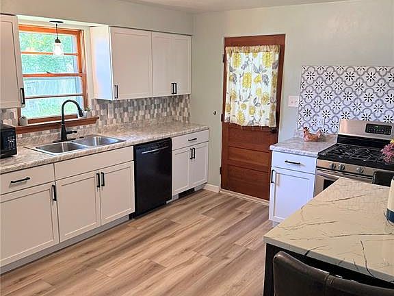 4th image of 426 Pearl St