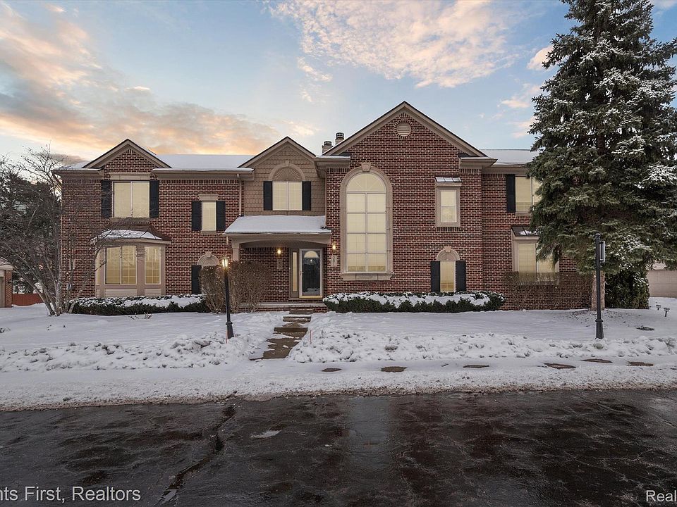 1st image of 259 Sheffield Ct #3
