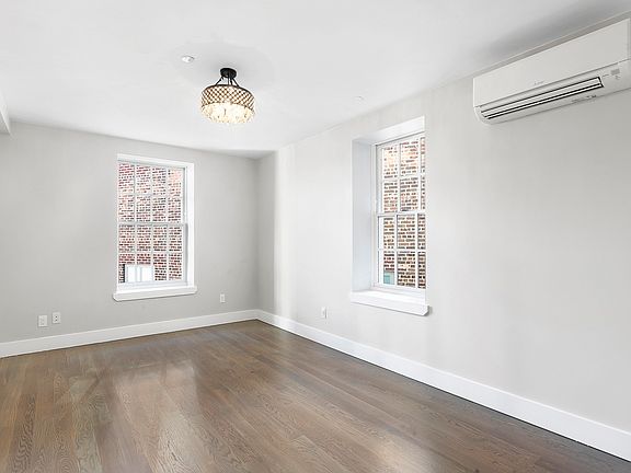 4th image of 13 Old Fulton St Unit 3R