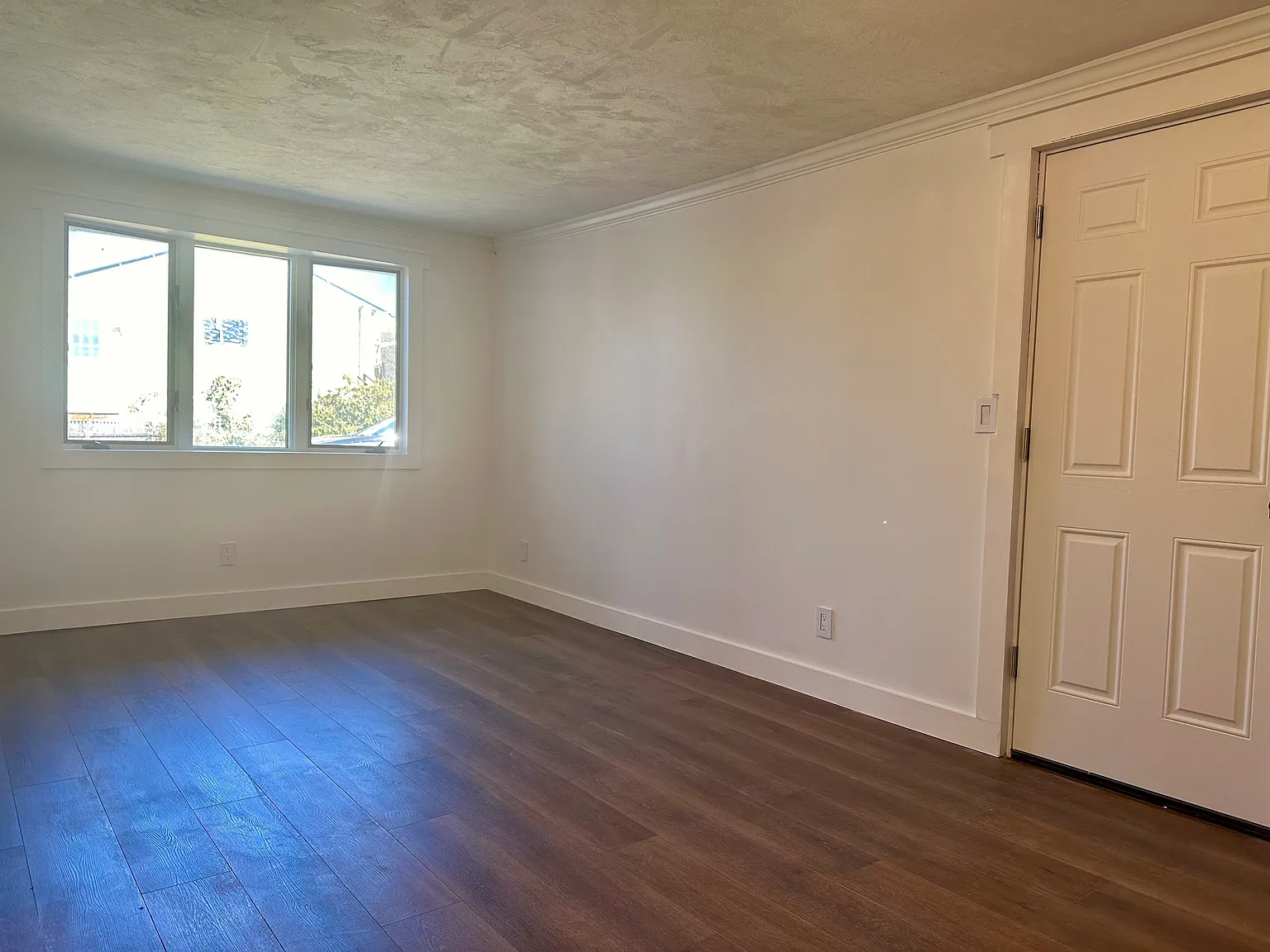 3 bed, 1.5 bath, 1487 sqft, $3,500 — Photo 2