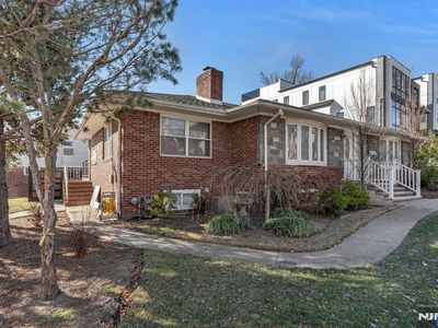 60 Edgewater Rd, Cliffside Park, NJ, 07010