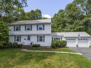 39 Governor Winthrop Ln, Weymouth, MA 02190