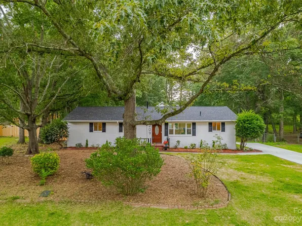 209 White Oak Ln, Matthews, NC 28104