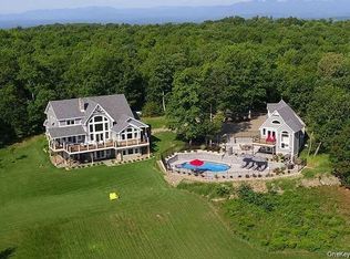 21 Contentment Ln, Red Hook, NY 12571