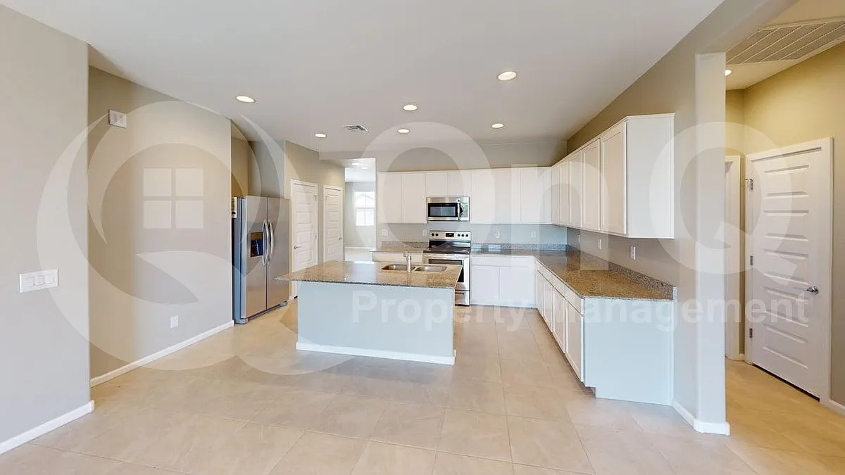 3 bed, 2.0 bath, 1594 sqft, $1,799 — Photo 2