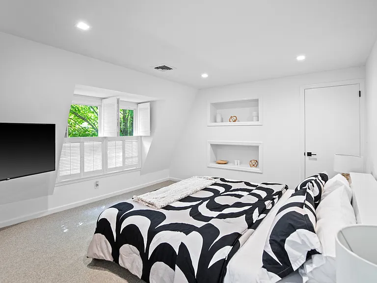 477 Little Plains Rd — Photo 36