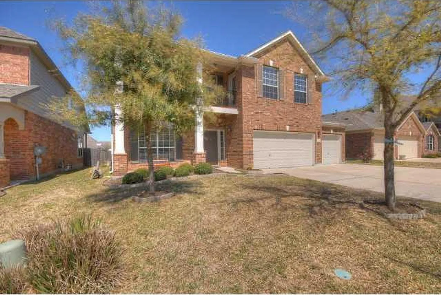 Great 4 Bedroom With All The Bells And Whistles — Photo 1