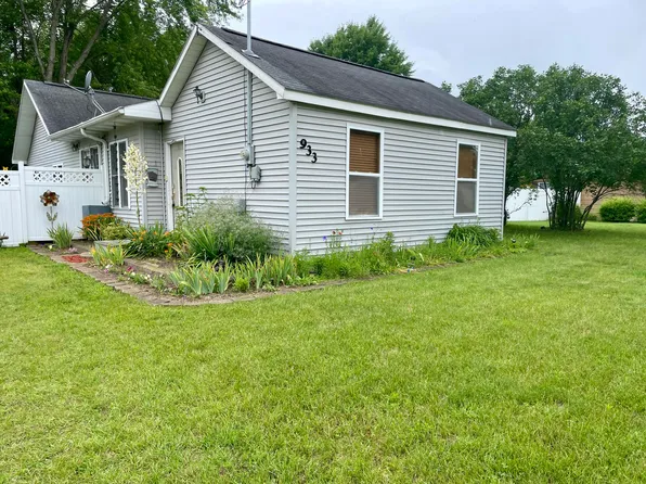 933 N Pine St, Evart, MI 49631