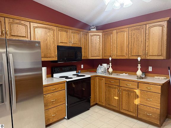 4th image of 3076 Sherwood Ln