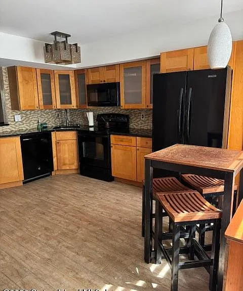 891 Patterson Ave — Photo 3