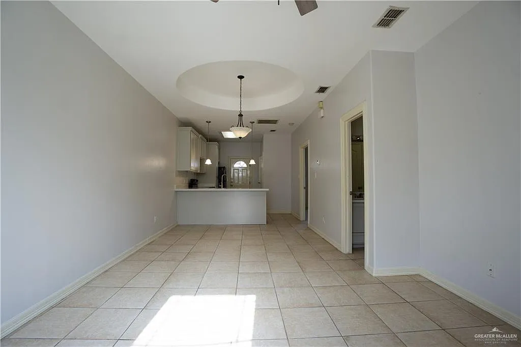 2 bed, 2.0 bath, 980 sqft, $925 — Photo 2