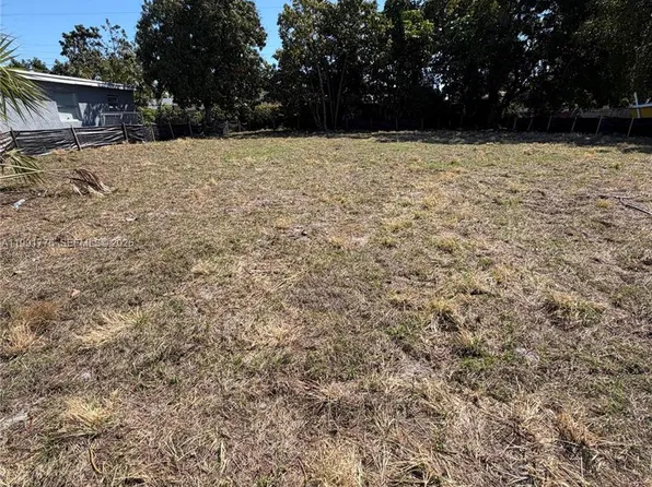 4240 NE 3rd Ave, Deerfield Beach, FL 33064