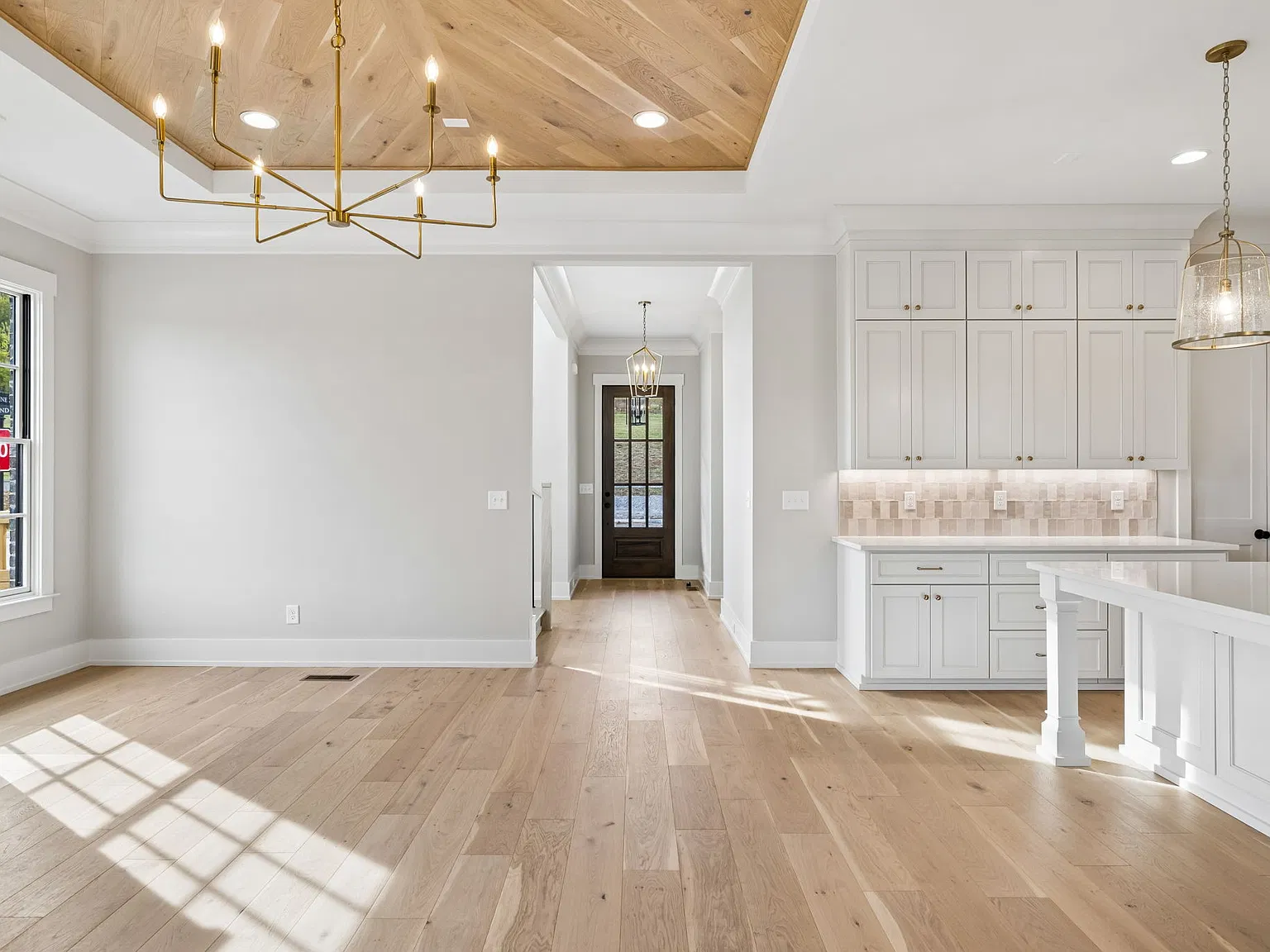 5 bed, 4.5 bath, 3315 sqft, $7,500 — Photo 4
