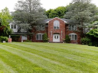 2 Elber Ct, Airmont, NY 10952