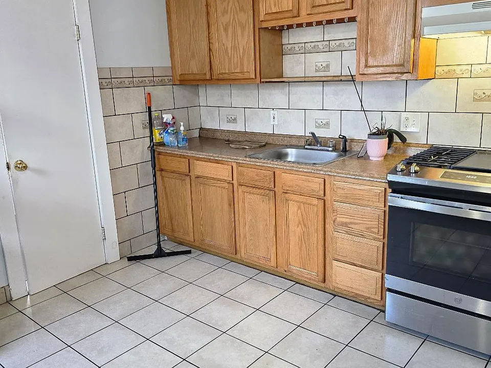 196 Rodman St #2