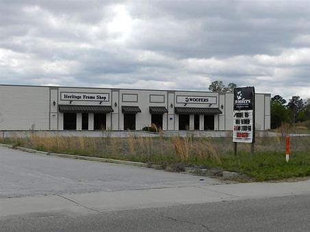2nd image of 2420 Hoffmeyer Rd