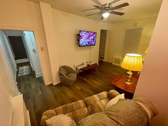 3rd image of 132 Sell St