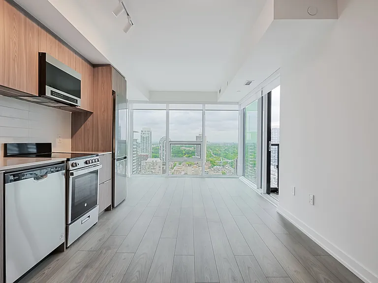 223 Redpath Ave — Photo 119