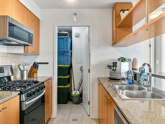4th image of 1495 Richards St #505