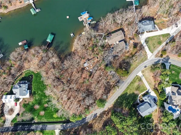 205 Grasshopper Cir, Mooresville, NC 28117