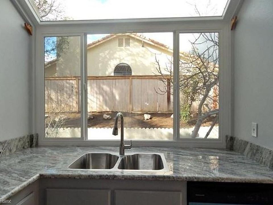 1st image of 2965 Hampshire Cir
