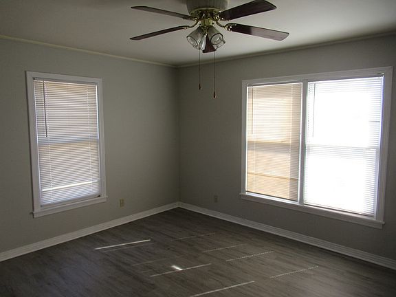 5th image of 2102 Woodlawn Dr