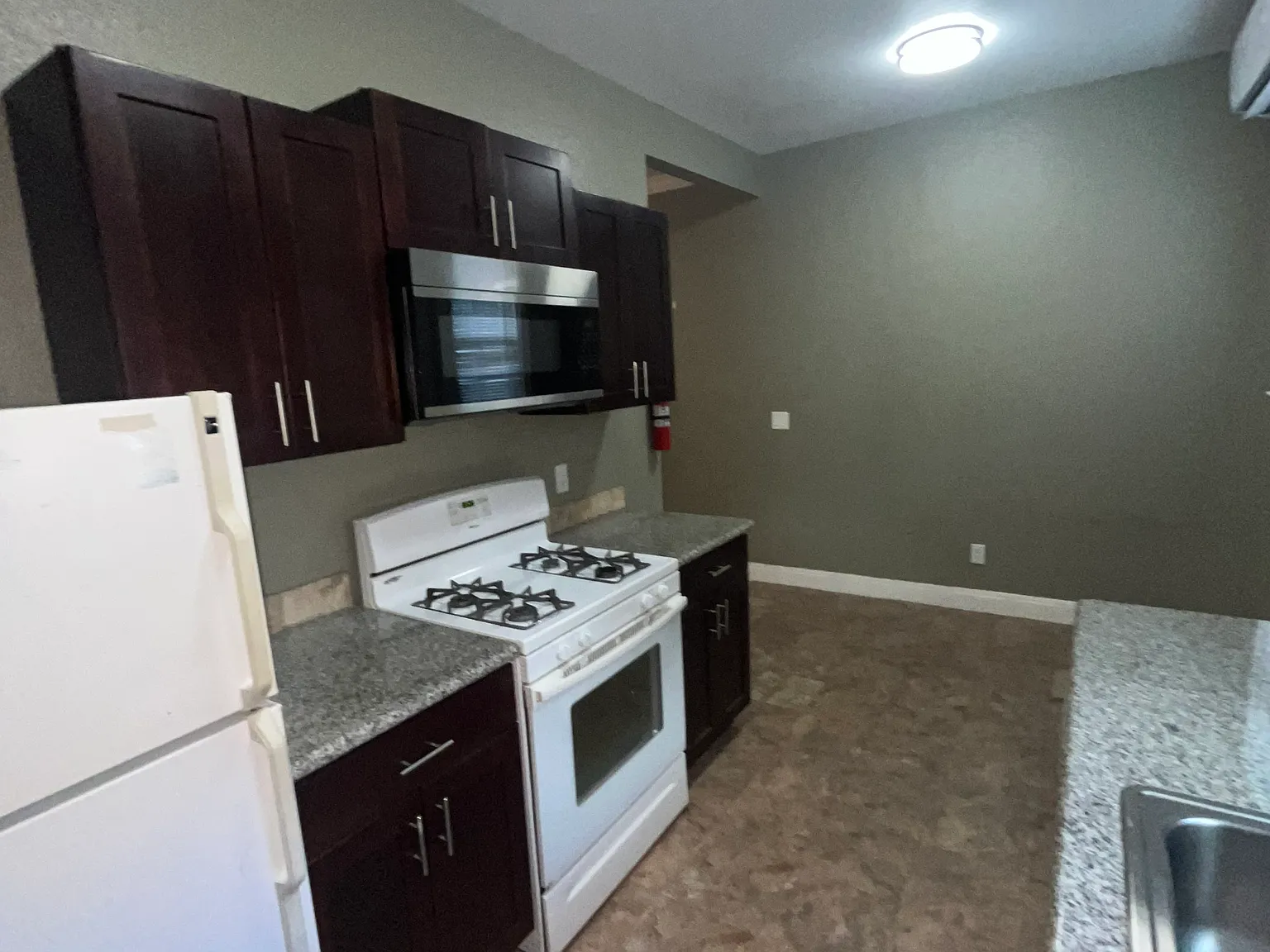 1 bed, 550 sqft, $845 — Photo 2