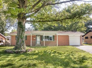 916 Peony Dr, Belleville, IL 62220
