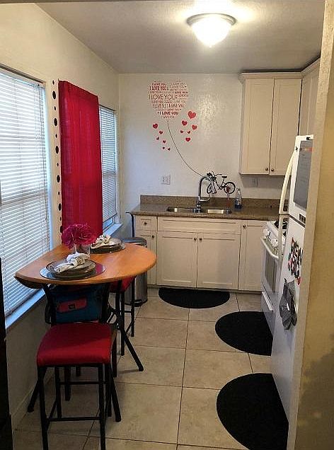 1st image of 223 E Hazel St #2