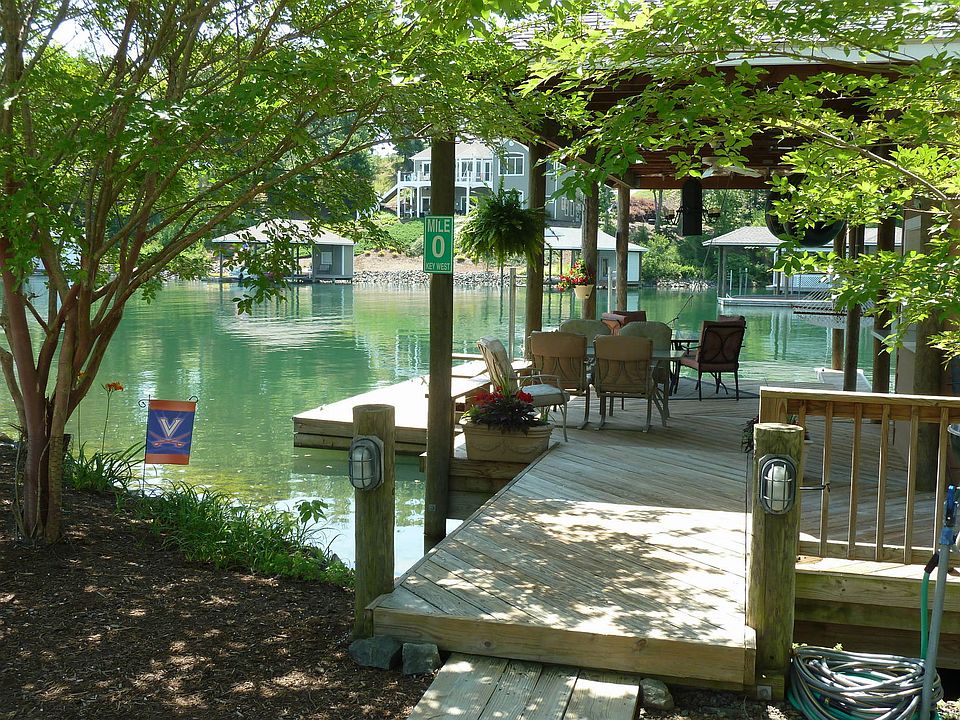 1st image of 24 Compass Cove Cir